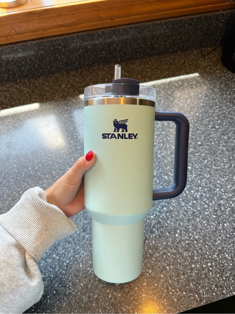 Blue tone, 40 ounce Stanley mug with handle and straw perfect condition - Picture 1 of 3